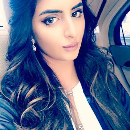 Một số hình ảnh đời thường khác của công chúa Mahra xinh đẹp: