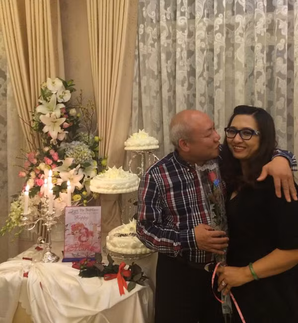 Chồng của BTV Vân Anh được giới y học Việt Nam tôn vinh là người có "đôi tay vàng" trong lĩnh vực phẫu thuật cột sống và là người tiên phong trong việc xây dựng nên Khoa Phẫu thuật Cột sống của bệnh viện Việt Đức.