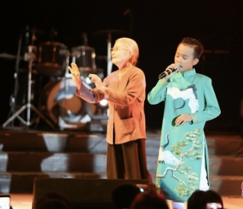 Cậu bé được biểu diễn ở những sân khấu lớn.