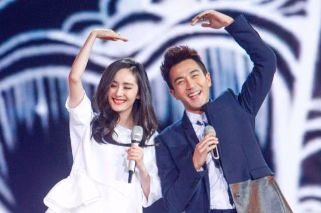 Với Dương Mịch, hai người cũng nảy sinh tình cảm khi đóng phim chung. Năm 2012, Mịch - Uy đóng cặp trong phim Như Ý. Hai năm sau, cặp đôi tổ chức kết hôn tại đảo Bali (Indonesia). Nhiều cư dân mạng cho rằng nam diễn viên Lưu Khải Uy có được danh tiếng như hiện nay là nhờ vào tên tuổi Dương Mịch. Họ bày tỏ sự xót xa khi nữ diễn viên 30 tuổi phải chịu cảnh "thiệt thòi".