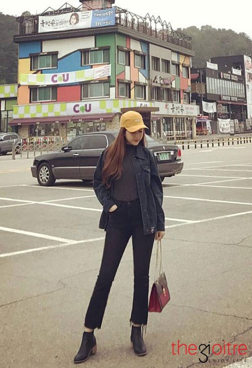 Sở hữu khuôn mặt xinh đẹp hoàn hảo với đường nét yểu điệu như một nàng tiểu thư nhưng cô nàng MC nổi tiếng của chương trình "Đẹp &amp; Phong cách" lại có style thời trang rất năng động.