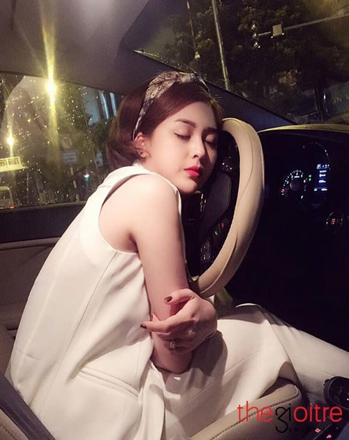 Võ Thanh Hiền tâm sự: "Mình nghĩ thời trang thể hiện tính cách, gu thẩm mĩ và vị thế của người phụ nữ ngoài xã hội. Vì vậy, phụ nữ phải ý thức được hình ảnh cá nhân và lựa chọn phong cách phù hợp và làm thế nào để tự tin, thoải mái nhất mỗi khi xuất hiện".