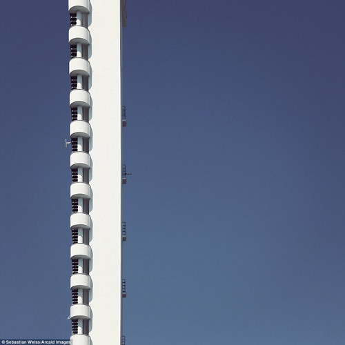 Một phần của sân vận động Olympic Helsinki, được thiết kế bởi YRJO Lindegren và Toivo Jantti cho Thế vận hội mùa hè 1952.