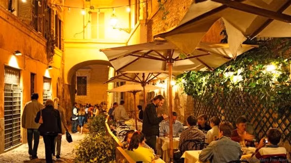 2. Rome, Italy Người dân Roma được nghỉ phép trung bình 32 ngày/năm. Tuy nhiên, với tình hình lao động thất nghiệp ngày càng gia tăng (hơn 12,5% trên toàn quốc), họ hầu như không thể dùng hết phép để vui chơi.