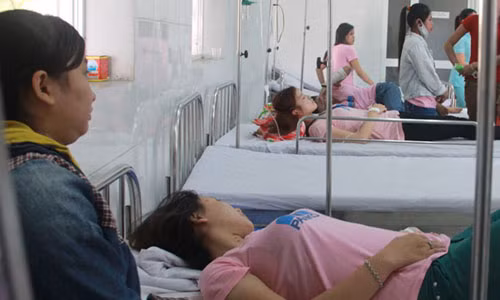 23 cong nhan nhap vien nghi bi ngo doc khi ga