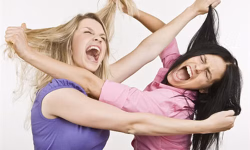 Tôi phải ly hôn vì mẹ chồng bí mật đi đánh ghen hộ Toi phai ly hon vi me chong bi mat di danh ghen ho