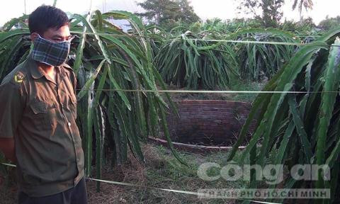 Giếng nước tưới thanh long, nơi phát hiện xác của nạn nhân (Ảnh CA.TPHCM)