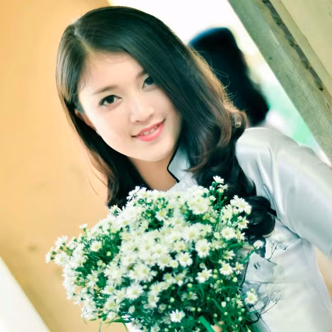 Khi mới vào trường, Quỳnh Anh gặp không ít khó khăn trong học tập bởi sơn mài là ngành đặc thù và thường chỉ dành cho con trai.