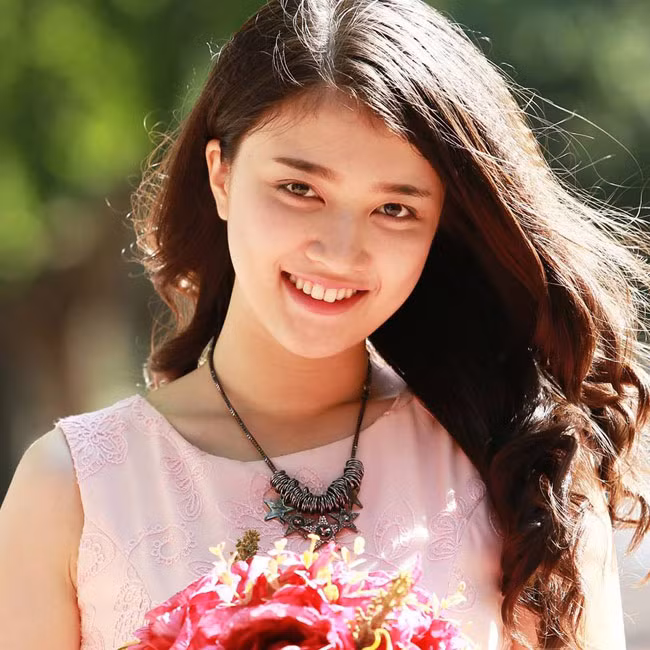 Nữ sinh Thái Bình cho biết thêm, có buổi học, cô phải ngâm tay trong nước nhiều giờ đến mức tay phồng rộp, đau đớn.