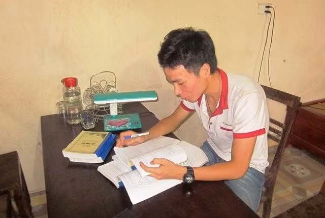 Tai san chi co chiec giuong cua tan SV DH Bach Khoa