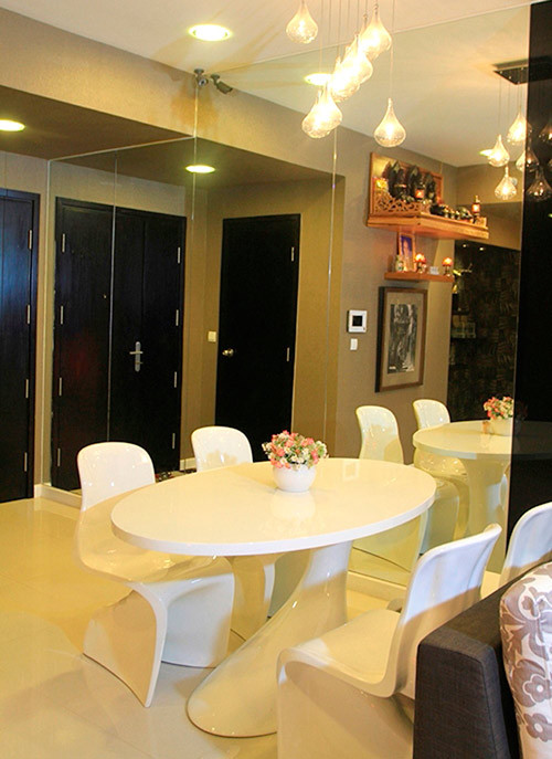 Bộ bàn ăn màu trắng nhìn cá tính.