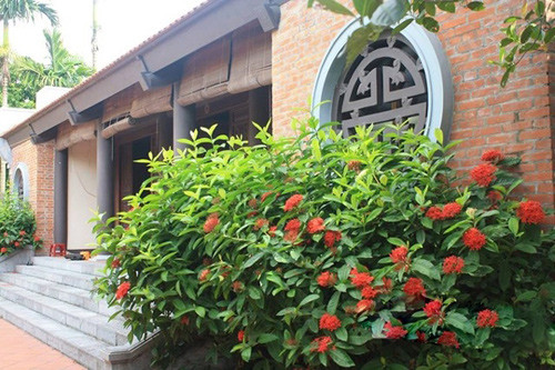 Đây cũng chính là ngôi nhà thờ chung của dòng họ Bùi Xuân.