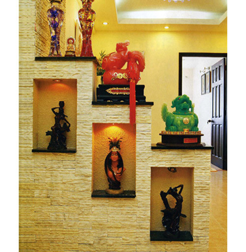 2. Căn hộ cũ ở Quận 4 Trước khi chuyển đến căn hộ mới, Cao Thái Sơn từng sống trong một căn hộ cũng rất đẹp và tiện nghi ở khu Khánh Hội 2, Quận 4. Căn nhà không được trang trí quá cầu kỳ, kiểu cách nhưng vẫn tạo cảm giác thích thú và đầy ấm áp khi bước vào. Nếu được đến thăm ngôi nhà, các vị khách có thể nhận ra ngay đây là ngôi nhà của một nghệ sĩ. Dựa vào kinh nghiệm của những căn nhà trước đây Cao Thái Sơn từng sống, anh đã thiết kế một căn nhà thật ưng ý nhất theo ý mình. Sự trẻ trung, tươi sáng và tràn đầy ấm áp luôn là cảm hứng xuyên suốt trong ngôi nhà của chàng ca sỹ điển trai.