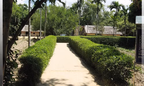 Chuyen chua biet ve co ngoai va ba ngoai cua Bac Ho