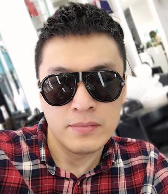 Lam Trường "Bên Mỹ thì ngủ 1 lèo là tới gần 1h trưa, về Việt Nam mở mắt ra chỉ khoảng hơn 6:00 sáng, thức sớm mới làm được nhiều việc, giờ ăn sáng xong đi chơi bóng bàn, chiều thu âm là happy rồi, chúc mọi người ngày mới vui vẻ nhé!