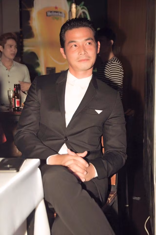 Quách Ngọc Ngoan "Càng yêu đời càng thấy dễ tha thứ cho người đời nhiều chuyện. Không nhậu được, không bia rượu mà vẫn đi event rượu và có thêm mấy hợp đồng quảng cáo rượu bia hê hê... Sống tử tế lâu ngày chắc chắn không ai hại mình!!".