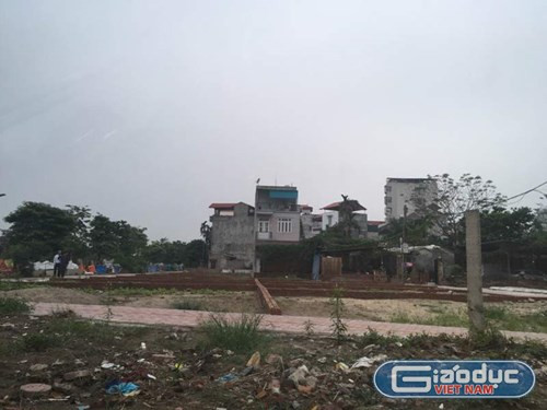 Khu đất có nhiều nhiều đường lớn (2 làn ô tô), người dân cho biết giá trị phải lên đến 80-100 triệu đồng/m2.