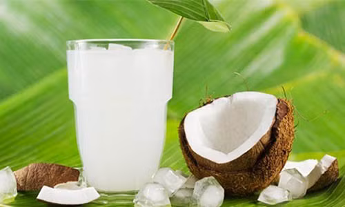 Nuoc dua – my pham lam dep “dat gia” den ky la