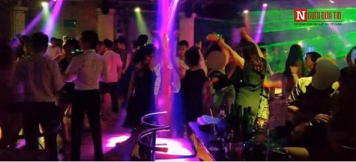 Quý bà càng yêu bao nhiêu thì ghen càng khủng khiếp bấy nhiêu.