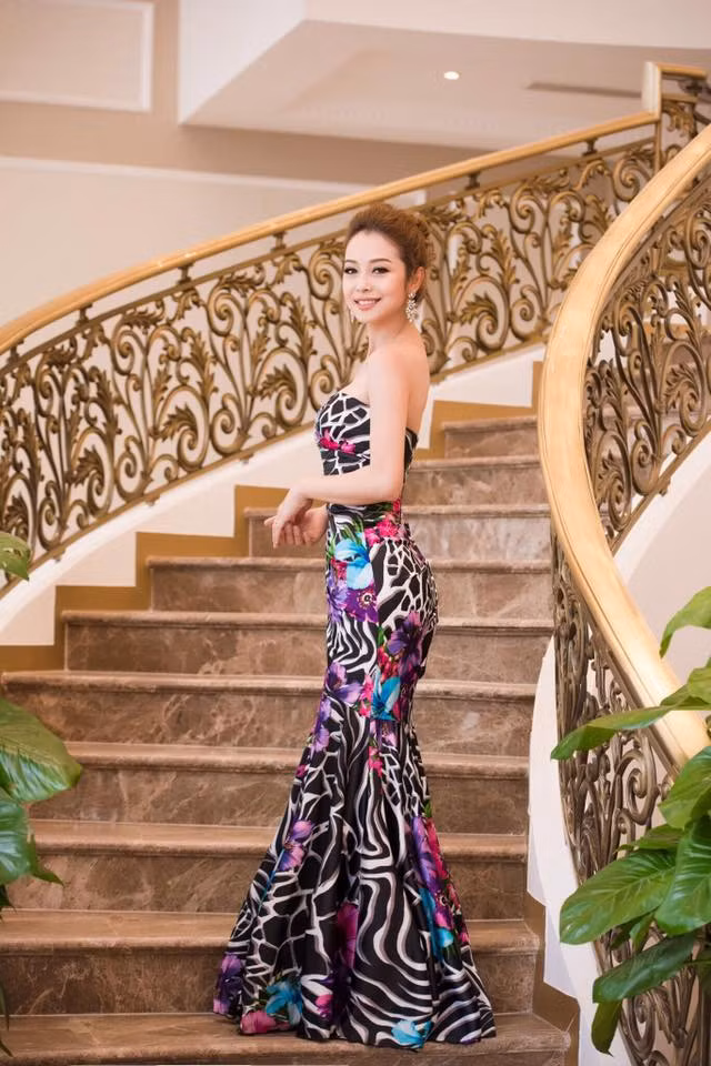 Jennifer Phạm triết lý "Một người phụ nữ cũng giống như một túi trà - bạn không thể biết cô ta mạnh mẽ thế nào cho tới khi đặt cô ta vào nước nóng".