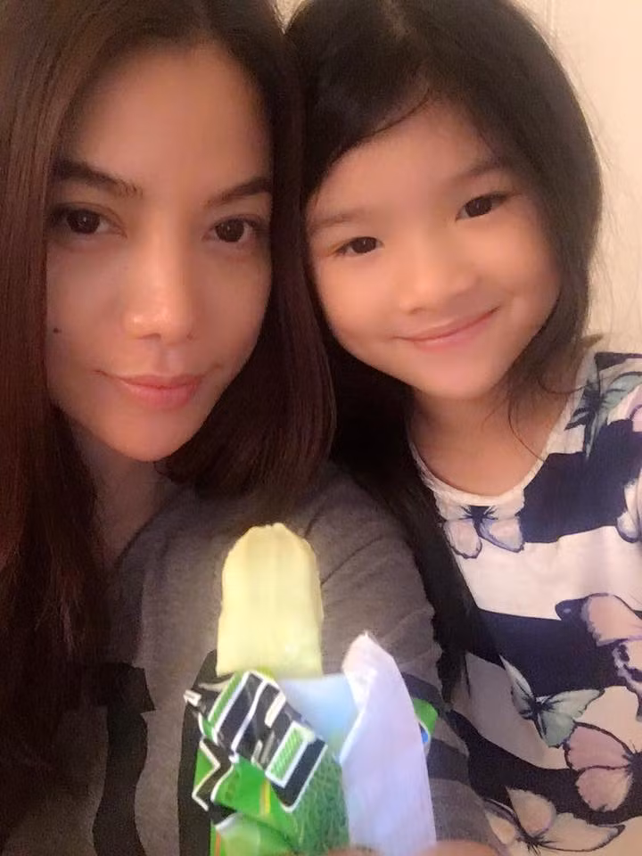 Trương Ngọc Ánh bật mí sở thích của hai mẹ con "Tự nhiên 2 chị em thèm kem".