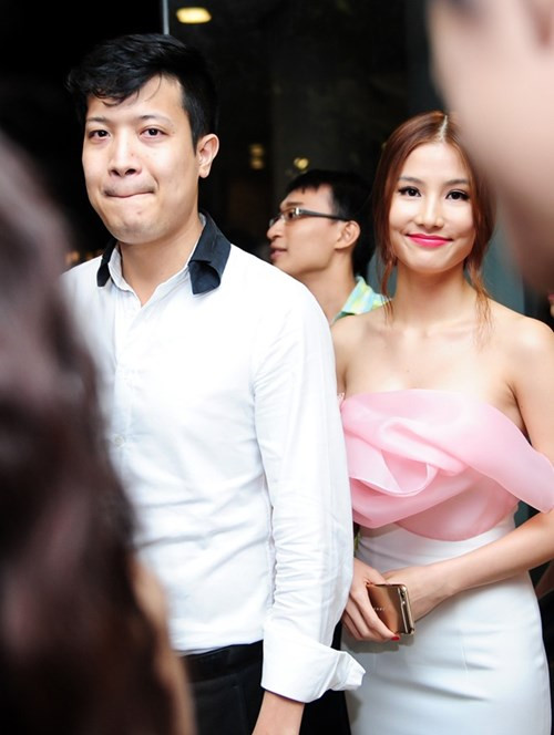 Cuối tháng 4/2015, cặp đôi tình tứ xuất hiện bên nhau tại một sự kiện.