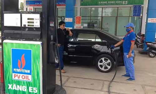 Từ 1/6, Hà Nội, TP HCM, Hải Phòng, Đà Nẵng, Cần Thơ, Bà Rịa - Vũng Tàu, Quảng Ngãi, Quảng Nam thay xăng A92 bằng E5.