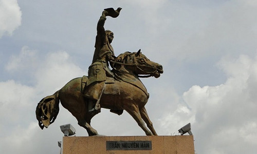 3 vi “Khai quoc cong than” thoi Hau Le va cai chet tuc tuoi