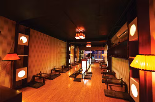 Sau nhiều năm cống hiến hết mình cho nghệ thuật, ở tuổi 32, ca sĩ Mỹ Tâm đã có được khối tài sản đáng mơ ước. Hơn thế nữa, cô cũng đã có một hành trình cuộc đời nhiều ý nghĩa. Không phô trương hàng hiệu, không khoe trang sức hay quần áo tiền tỷ, nhưng so về độ giàu có, thì Mỹ Tâm không hề thua kém bất cứ ai trong làng giải trí. Ở tuổi 32, hiện cô là bà chủ của một tòa nhà trăm tỉ tại vị trí đắt đỏ của Sài Gòn phồn hoa, cũng là bà chủ của một công ty giải trí, một thương hiệu thời trang riêng, và đồng thời là người đứng đầu của một quỹ từ thiện hoạt đông rất tích cực.