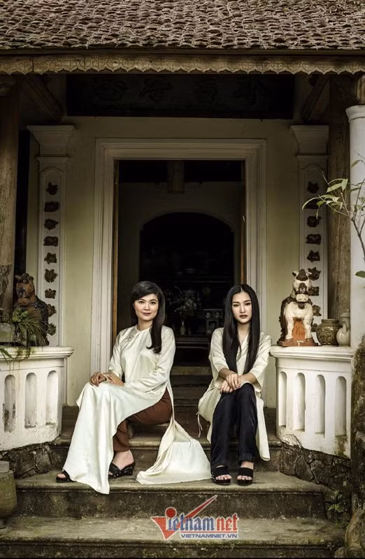 MC Diệp Anh đã từng có rất nhiều áo dài, cổ cao thấp, thuyền bè, tân cổ, tà dài ngắn, hẹp rộng, hoa lá, ren thêu chất liệu khác nhau. Cô cho rằng điều gì đem lại sự thoải mái cho người mặc nhất sẽ khiến họ đẹp nhất và tự tin nhất.