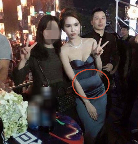 Thông tin Ngọc Trinh mang bầu sau khi lộ vòng eo to bất thường tại sự kiện gần đây khiến không ít người thắc mắc về thực hư của chuyện đó thế nào. Mọi người càng thêm nghi ngờ về khả năng Ngọc Trinh mang bầu khi gần đây tỷ phú Hoàng Kiều tiết lộ muốn sinh con với mỹ nhân Trà Vinh: "Sau 3 năm nữa, khi tôi hoàn tất một số công việc dang dở, tôi và nàng sẽ sinh thêm một con trai, một con gái. Cô đừng có nghi ngờ điều gì, cô hãy cứ theo dõi một cuộc tình trai già – gái trẻ này, bởi sau khi tôi ra đi khỏi cuộc đời, nàng có thay đổi không!", ông nói. Tuy nhiên, nếu nhìn lại những lần xuất hiện của Ngọc Trinh sai khi trở về từ Mỹ thì khả năng mang bầu là rất khó xảy ra.