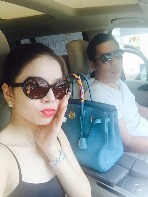 Nữ ca sỹ sở hữu bộ sưu tập túi hàng hiệu Hermes đủ màu sắc.