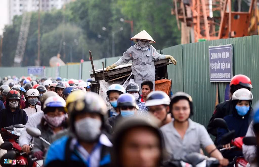 Trước đó, lúc giờ tan tầm, các tuyến đường đã bị kẹt cứng tại hướng Nguyễn Thái Sơn.