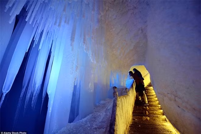 Những ai mắc chứng sợ không gian hẹp nên chú ý rằng nơi rộng nhất là khoảng 20 m, còn nơi hẹp nhất là chưa đầy 10 m.