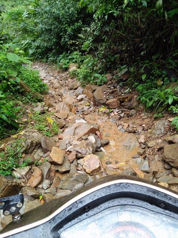 Những bức ảnh cô giáo Lò Thị Hòa sau khi được đăng tải lên mạng xã hội đã nhận được hàng nghìn lượt chia sẻ, bình luận đồng cảm với những khó khăn mà các cô giáo vùng cao nơi đây hằng ngày phải vượt qua.