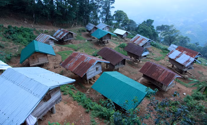 Ky bi nhung ngoi nha cua Than lua tren nui Ngoc Linh