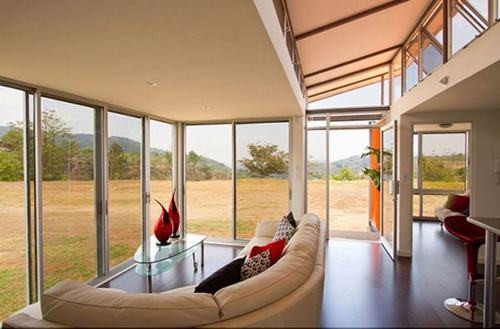 1. Nhà container tại Hope Residence: Với chi phí 40.000 USD, Benjamin Garcia Saxe đã sử dụng 2 container, mỗi chiếc dài hơn 12 m, để xây dựng một không gian sống rộng 92 m2.
