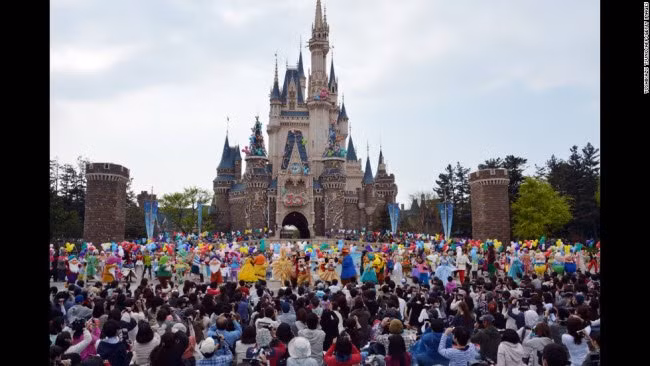 Công viên Tokyo Disneyland ở Nhật Bản kỷ niệm sinh nhất lần thứ 30 vào năm 2013.
