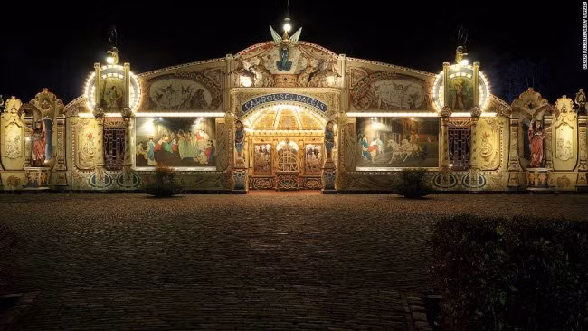 Công viên Efteling ở Hà Lan là một trong những công viên giải trí lâu đời nhất thế giới.