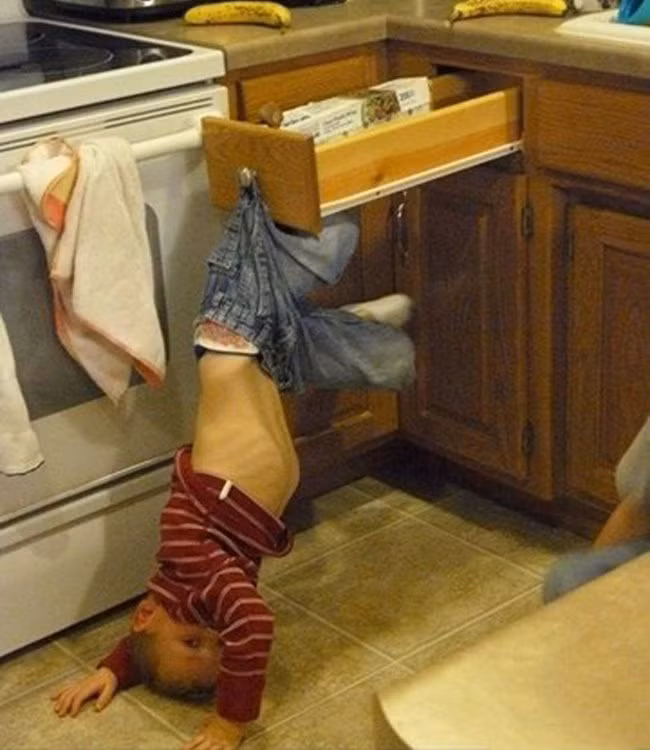 Con chỉ định "trồng cây chuối" thôi mà.