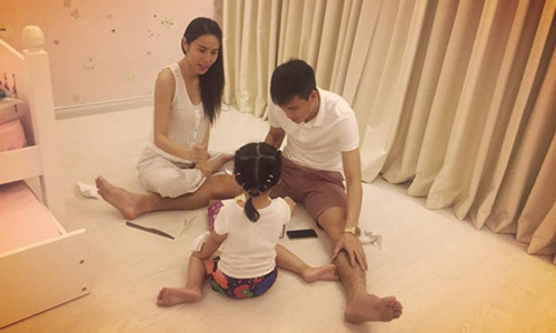 Cả 2 thường xuyên khoe cuộc sống của 1 gia đình cực kì “có điều kiện”.