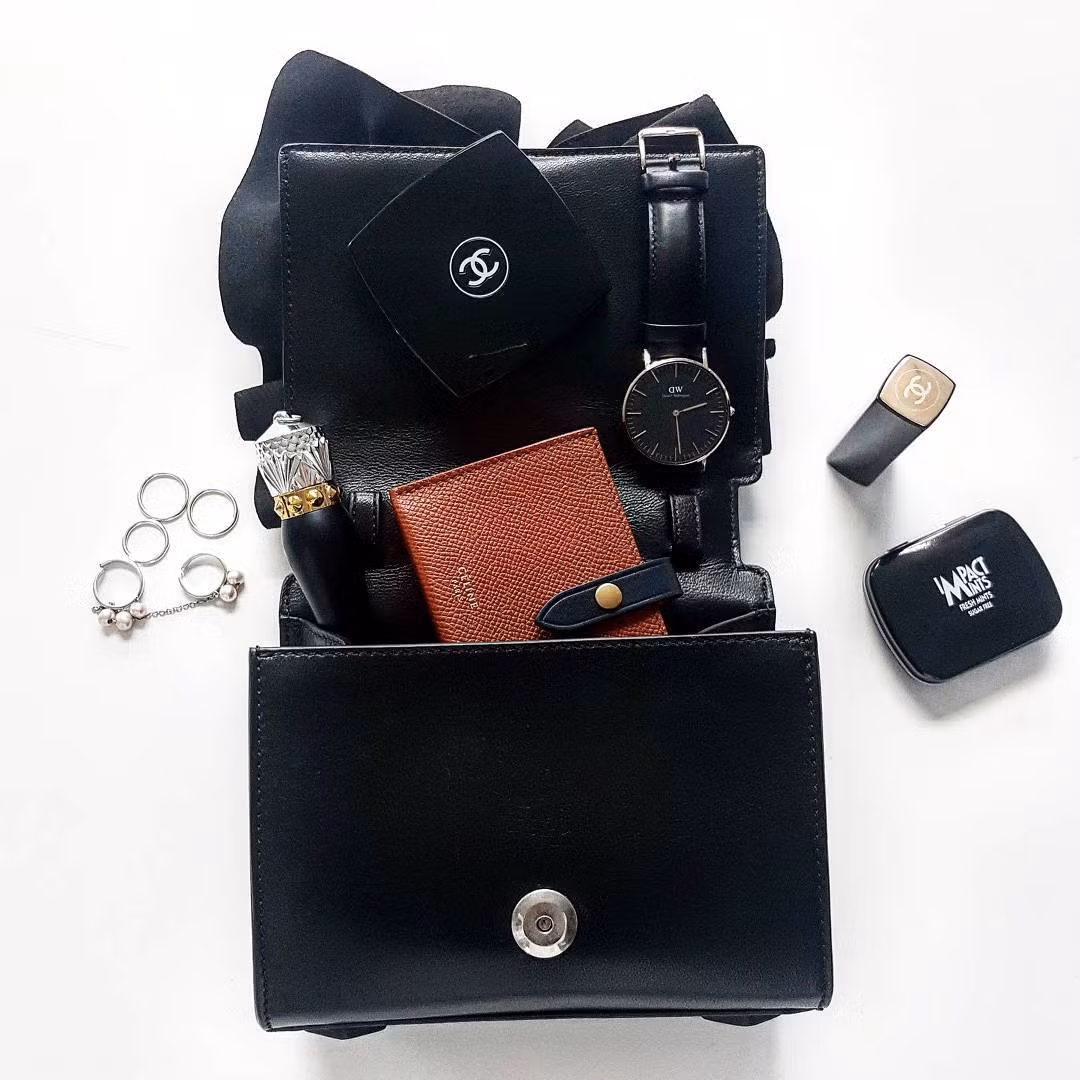 Nữ MC xinh đẹp thường sử dụng những món mỹ phẩm đắt tiền của Chanel.