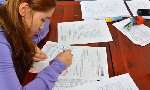 Thí sinh nộp hồ sơ xét tuyển bổ sung ngày 22/8 tại ĐH Khoa học Tự nhiên - ĐH Quốc gia TP HCM. Ảnh: Người Lao Động.