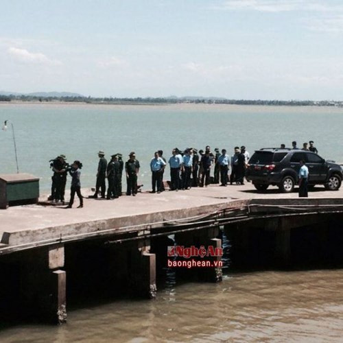 Theo quan sát, Thiếu tá Cường đội mũ cối, mặc bộ quần áo bộ đội màu xanh, sức khỏe khá tốt.