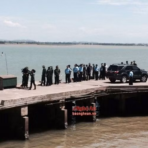 Theo quan sát, Thiếu tá Cường đội mũ cối, mặc bộ quần áo bộ đội màu xanh, sức khỏe khá tốt.