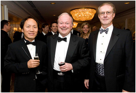 Năm 1990, sau khi rời bộ phận mua bán và sáp nhập của Salomon Brothers, ông Chính Chu gia nhập Blackstone.