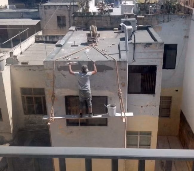 Bấy nhiêu là đủ đỡ để anh đứng ở đây rồi.