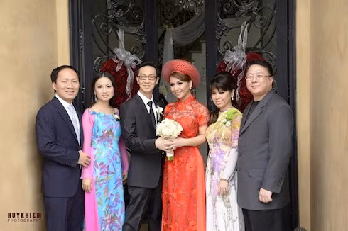 Thành công trong kinh doanh, Chính Chu còn cùng vợ tổ chức và điều hành các hoạt động từ thiện. Hiện gia đình ông có 2 quỹ là Vietnam Relief Effort (do ông cùng chị gái Kathy Chu lập nên) và Ha Phuong Foundation (do vợ sáng lập).