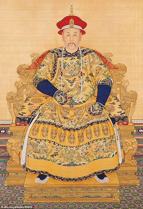 Chiếc bình của hoàng đế Ung Chính thời nhà Thanh.