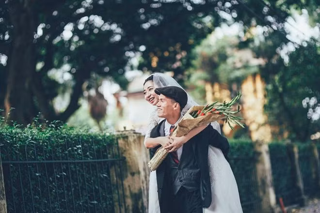 Cặp 9X cho biết họ cảm thấy hạnh phúc khi hoàn thành bộ ảnh. Đôi uyên ương sẽ tổ chức đám cưới vào tháng 11 tới.